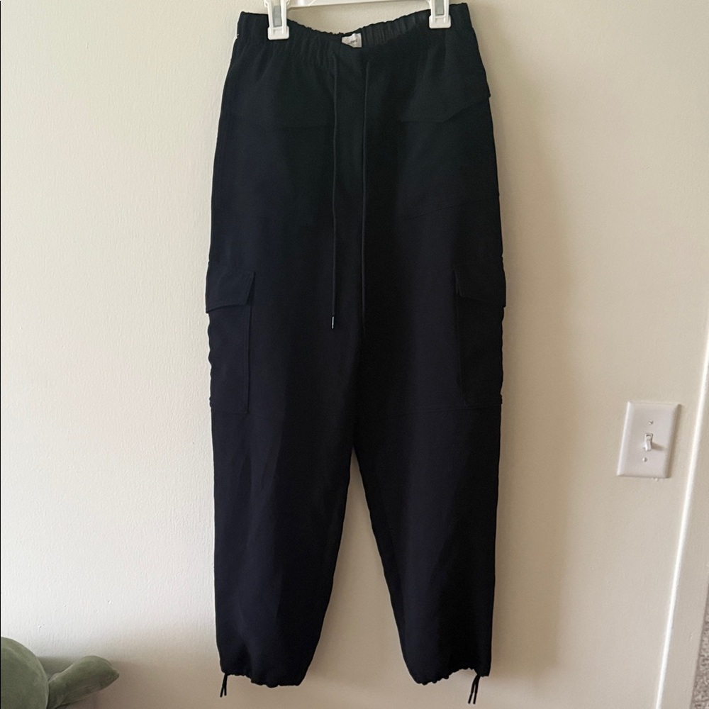 Aritzia Black Cargo Joggers